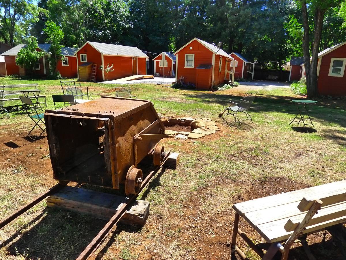 Miner'S Camp Motel Foresthill Eksteriør billede